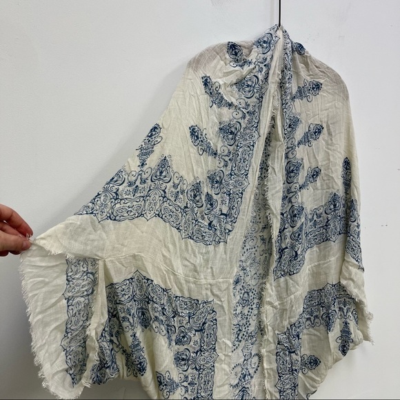 Blue and Cream Viscose Beach Coverup - Picture 3 of 4